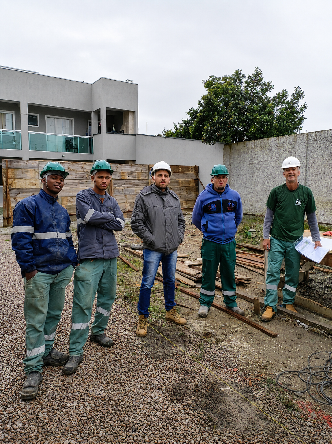 Equipe da VM Construção e Reforma em obra residencial